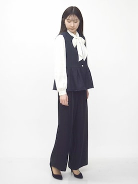 「ボウタイ」｜「アイテム（スラックス）」を使った、MKミッシェルクランさん（レディース・165cm）の冬コーディネート