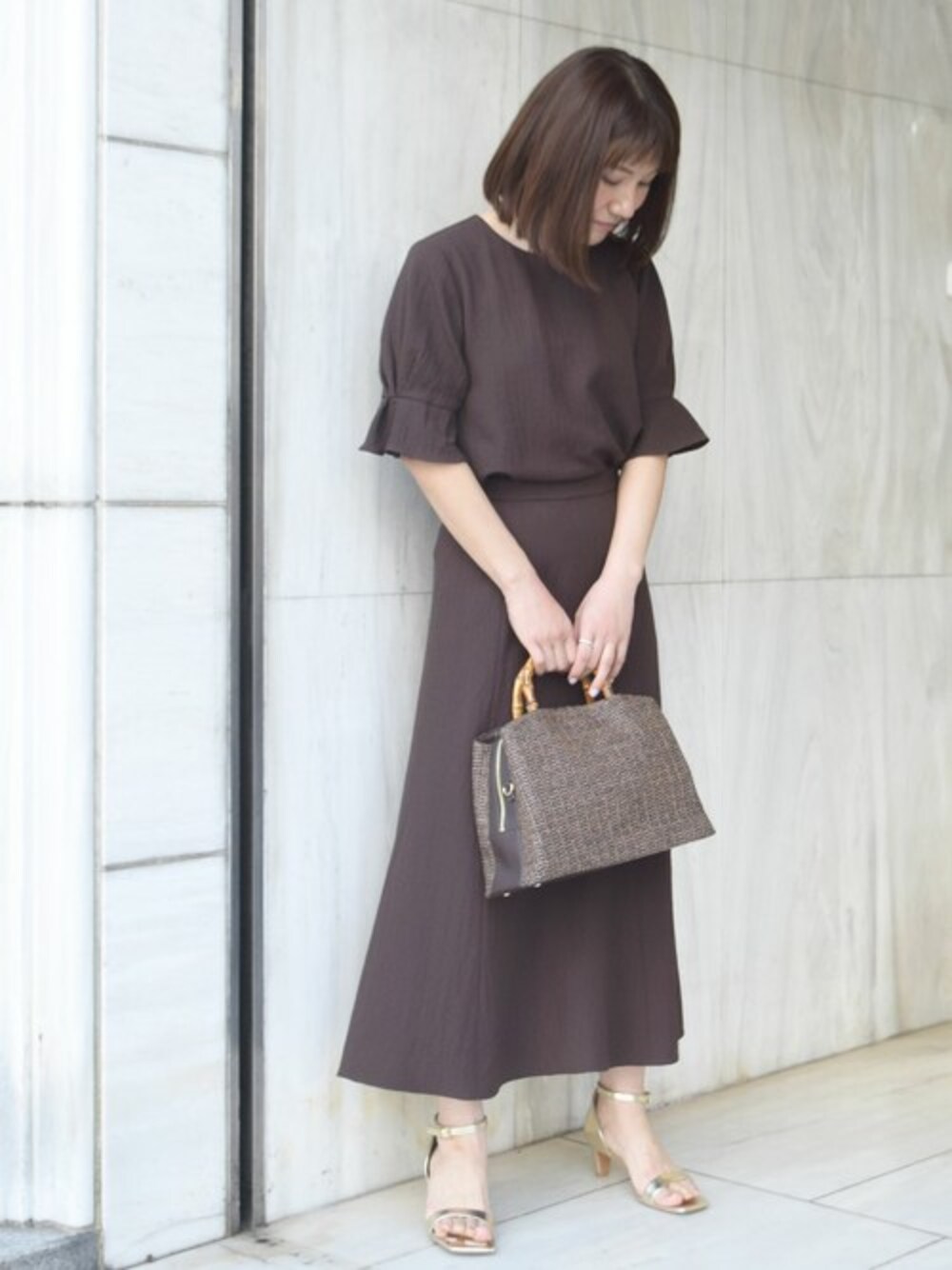 「フレアスカート、セットアップ、ワントーンコーデ、Aラインスカート、大人カジュアル、春服、夏服、MK MICHEL KLEIN、タックスリーブ、MKミッシェルクラン」｜「MK MICHEL KLEINのタックスリーブブラウス/洗える（シャツ/ブラウス、ブラウン系）」を使った、MKミッシェルクランさん（レディース・163cm）の春コーディネートの1枚目の写真
