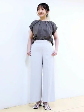 「オフィスカジュアル」｜「アイテム（Tシャツ/カットソー、ブラウン系）」を使った、MKミッシェルクランさん（レディース・159cm）の春コーディネート