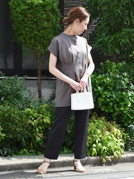 「オフィスカジュアル」｜「アイテム（Tシャツ/カットソー、ブラウン系）」を使った、MKミッシェルクランさん（レディース・156cm）の夏コーディネート