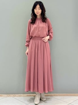 「サテンパンツ」｜「アイテム（ピンク系）」を使った、MKミッシェルクランさん（レディース・157cm）の秋コーディネート