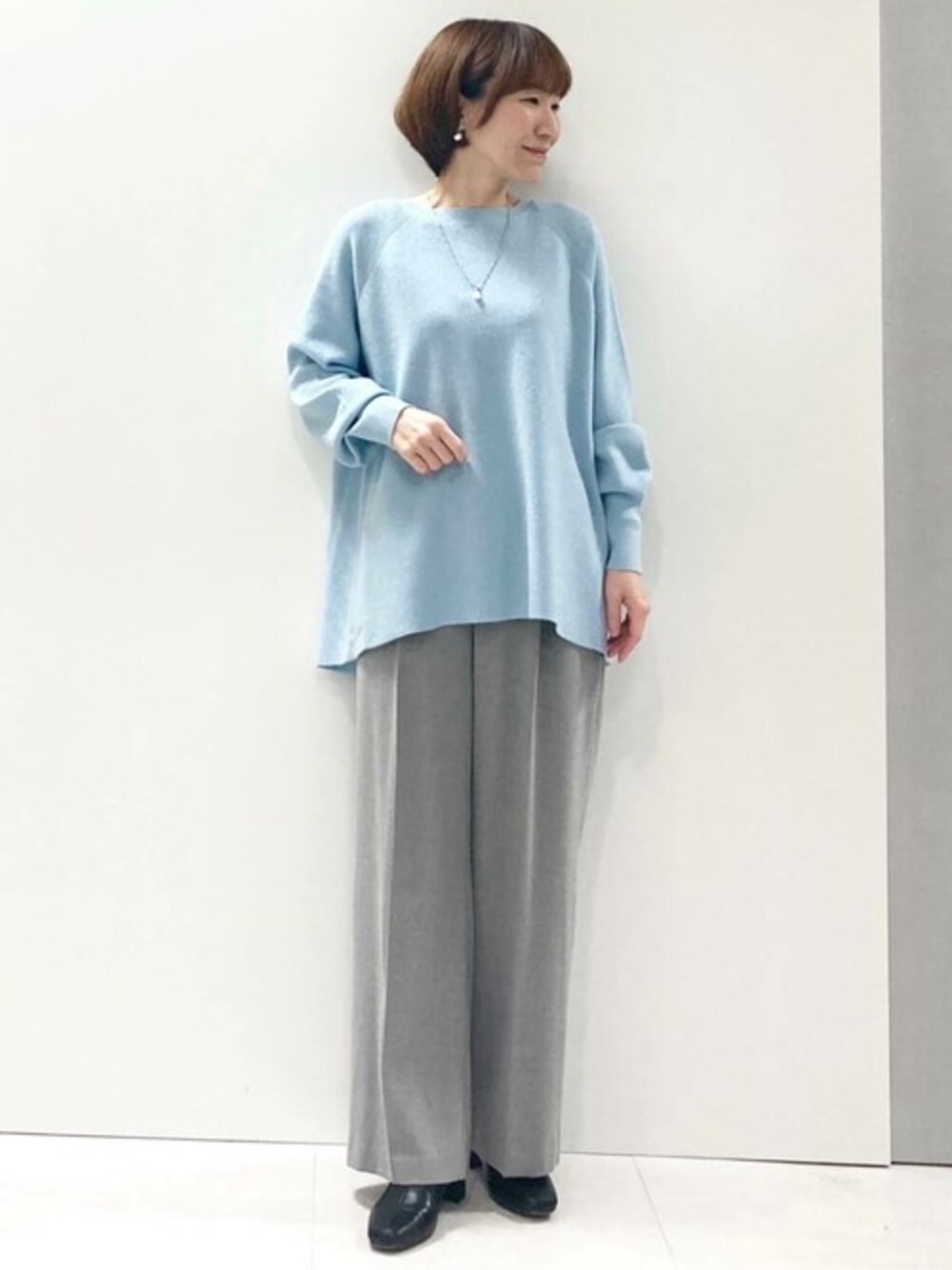 「ラメ、ラメニット、MK MICHEL KLEIN、MKミッシェルクラン」｜「MK MICHEL KLEINの2024AW/フレアーシルエットラメチュニック丈ニット/洗える（ニット/セーター、ブルー系）」を使った、MKミッシェルクランさん（レディース・157cm）の冬コーディネートの1枚目の写真