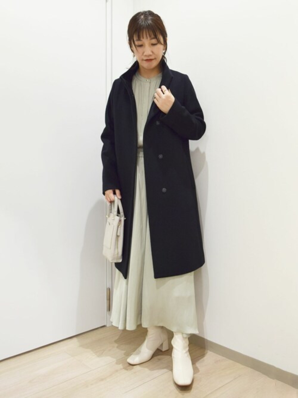 「コート、アウター、セットアップ、ウールコート、MK MICHEL KLEIN、スタンドカラーコート、MKミッシェルクラン」｜「MK MICHEL KLEINのSuper100sウールスタンドカラーコート（その他アウター、ブラック系）」を使った、MKミッシェルクランさん（レディース・163cm）の冬コーディネートの1枚目の写真