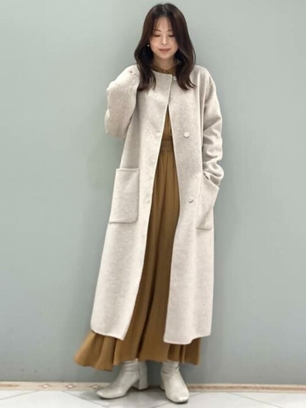 「コート、アウター、セットアップ、ウールコート、ロングコート、MK MICHEL KLEIN、MKミッシェルクラン」｜「MK MICHEL KLEINの2024AW/スムースリバーロング丈コート（ノーカラーコート、ベージュ系）」を使った、MKミッシェルクランさん（レディース・153cm）の冬コーディネートの1枚目の写真