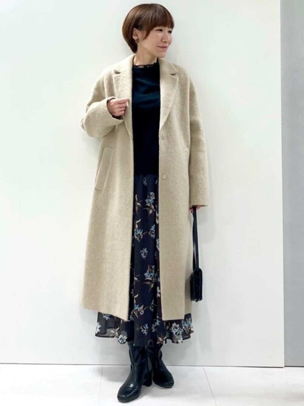 「コート、アウター、モヘア、ウールコート、シャギー、MK MICHEL KLEIN、MKミッシェルクラン」｜「MK MICHEL KLEINのモヘヤループカットシャギー ロングチェスターコート（チェスターコート、ベージュ系）」を使った、MKミッシェルクランさん（レディース・157cm）の冬コーディネートの1枚目の写真