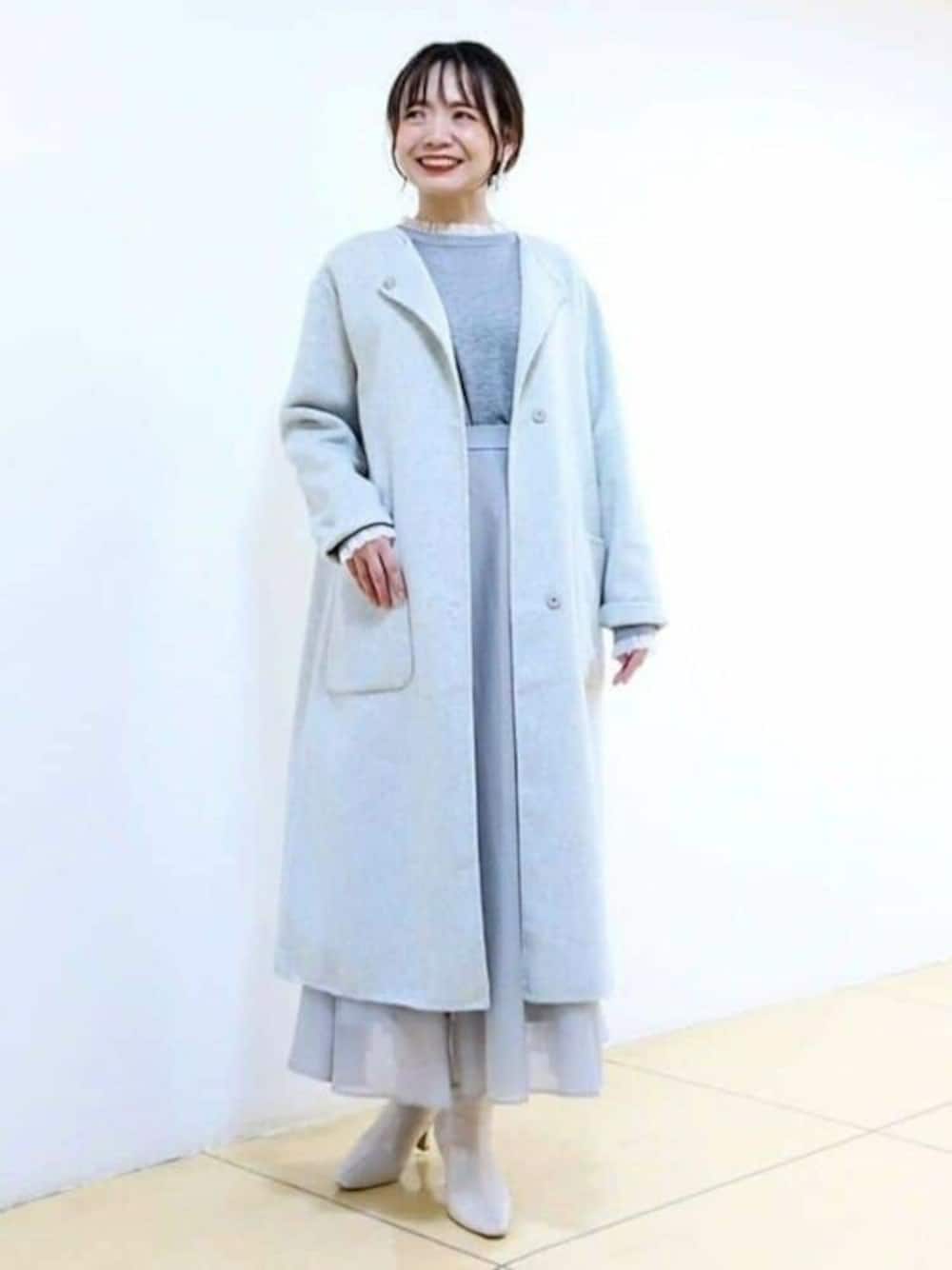 「コート、アウター、ウールコート、MK MICHEL KLEIN、MKミッシェルクラン」｜「MK MICHEL KLEINの2024AW/スムースリバーロング丈コート（ノーカラーコート、グレー系）」を使った、MKミッシェルクランさん（レディース・159cm）の冬コーディネートの1枚目の写真