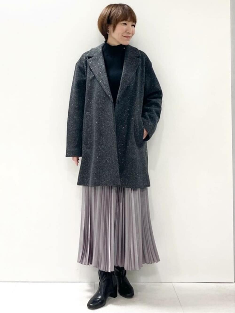 「コート、アウター、ウールコート、ラメ、MK MICHEL KLEIN、MKミッシェルクラン」｜「MK MICHEL KLEINのスライバーラメミドル丈コート（チェスターコート、グレー系）」を使った、MKミッシェルクランさん（レディース・157cm）の冬コーディネートの1枚目の写真