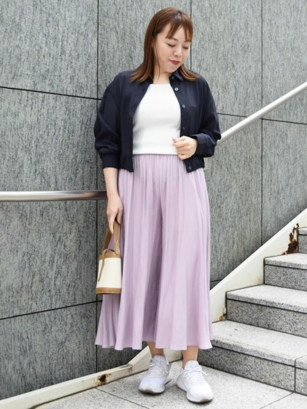 「シャツ、シャツスタイル、羽織り、シアーシャツ、接触冷感、MK MICHEL KLEIN、シアートップス、MKミッシェルクラン」｜「MK MICHEL KLEINのショート丈シャツブルゾン/洗える（シャツ/ブラウス、ブルー系）」を使った、MKミッシェルクランさん（レディース・163cm）の春コーディネートの1枚目の写真