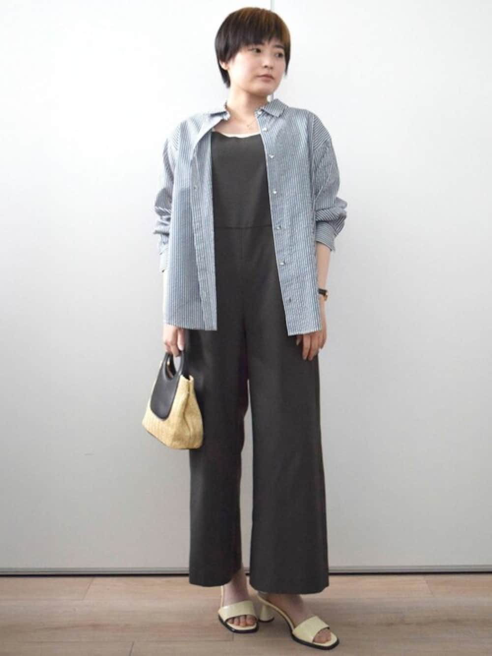 「シャツ、オールインワン、オーバーオール、コンビネゾン、ストライプシャツ、春服、MK MICHEL KLEIN、MKミッシェルクラン」｜「MK MICHEL KLEINのストライプ柄サッカーシャツブラウス/洗える（シャツ/ブラウス、ブルー系）」を使った、MKミッシェルクランさん（レディース・158cm）の春コーディネートの1枚目の写真
