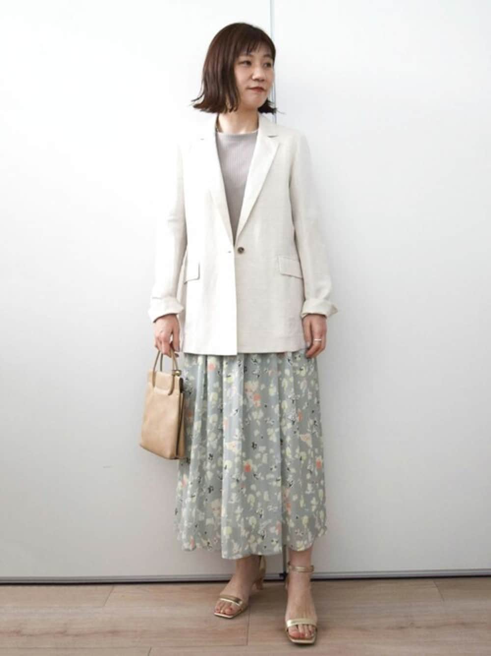 「テーラードジャケット、シフォン、リネン、春服、MK MICHEL KLEIN、MKミッシェルクラン」｜「MK MICHEL KLEINのリネン混テーラードジャケット/洗える（テーラードジャケット、ベージュ系）」を使った、MKミッシェルクランさん（レディース・163cm）の春コーディネートの1枚目の写真