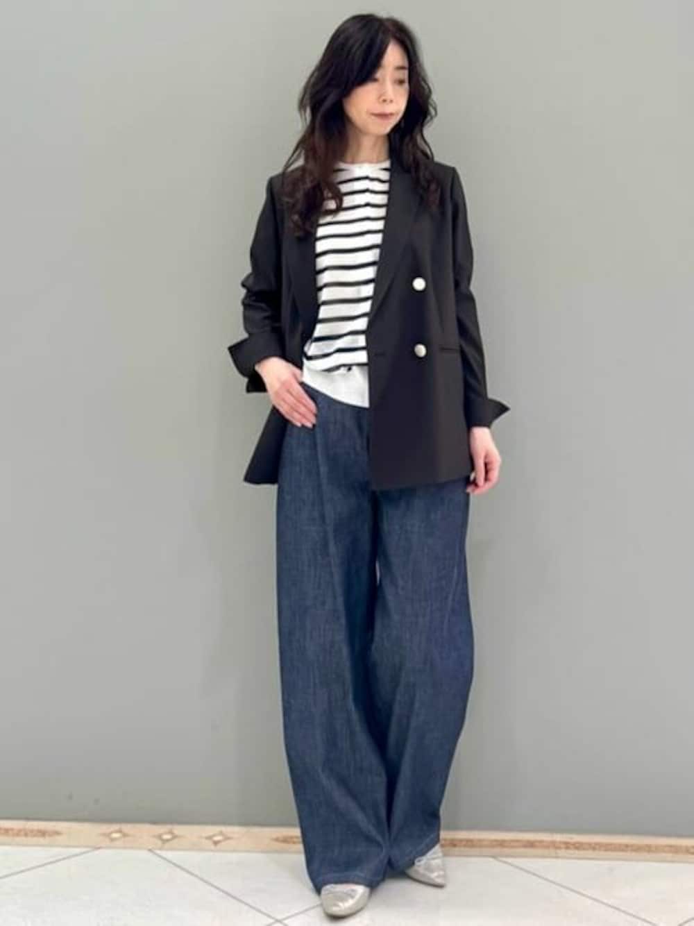 「デニム、ボーダー、テーラードジャケット、春服、MK MICHEL KLEIN、MKミッシェルクラン」｜「MK MICHEL KLEINのリネンライク ダブルブレストジャケット/洗える（テーラードジャケット、ブラウン系）」を使った、MKミッシェルクランさん（レディース・157cm）の春コーディネートの1枚目の写真