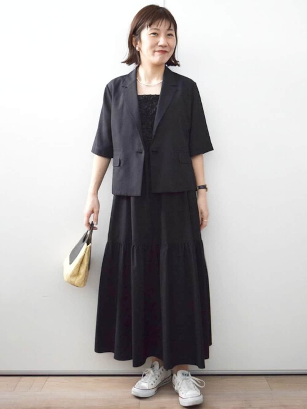 「ジャケット、ワンピース、大人カジュアル、夏服、キャミワンピ、半袖、キャミワンピース、MK MICHEL KLEIN、MKミッシェルクラン」｜「MK MICHEL KLEINのドライタッチハーフスリーブジャケット/洗える（テーラードジャケット、ブラック系）」を使った、MKミッシェルクランさん（レディース・163cm）の春コーディネートの1枚目の写真