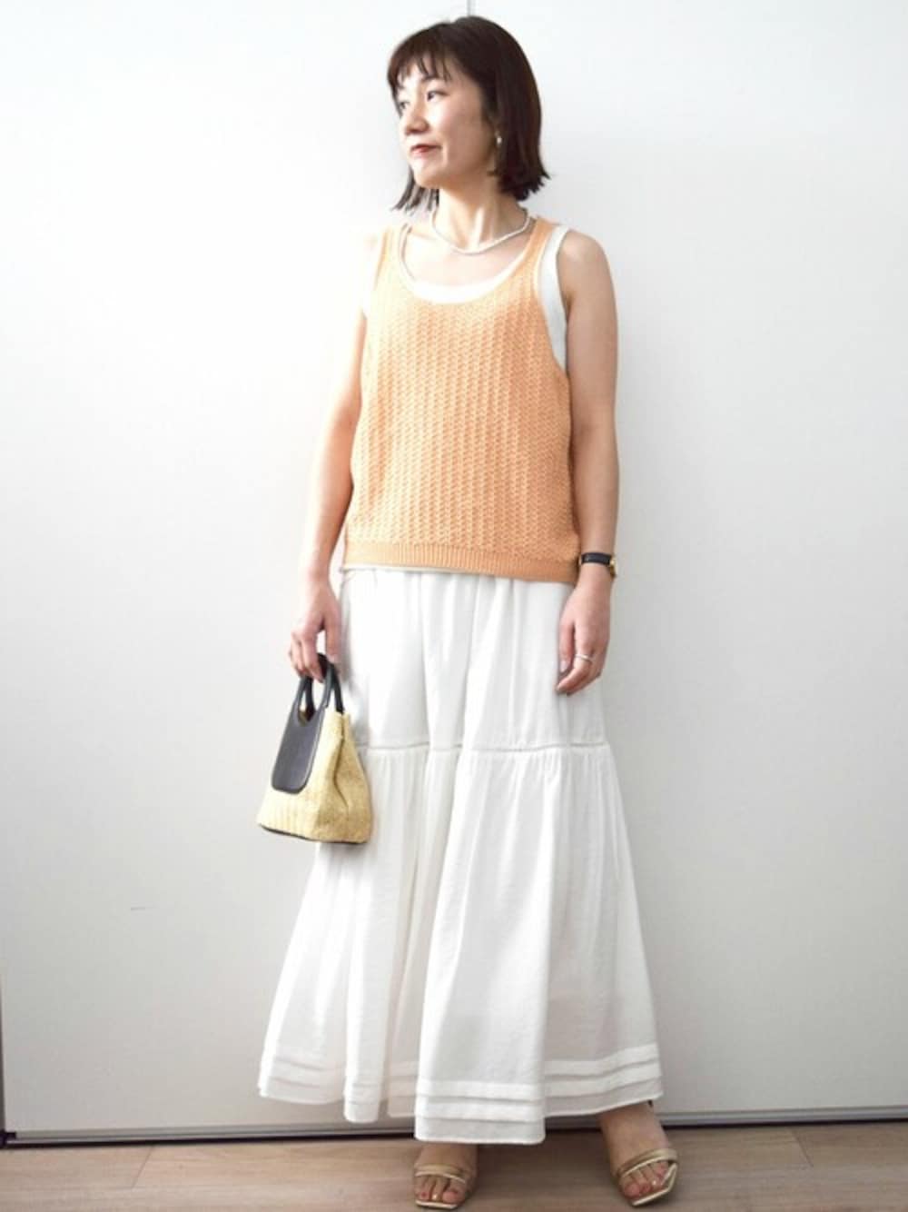 「フレアスカート、ビスチェ、サマーニット、夏服、MK MICHEL KLEIN、MKミッシェルクラン」｜「MK MICHEL KLEINのタック編みタンクトップニット/洗える（キャミソール、オレンジ系）」を使った、MKミッシェルクランさん（レディース・163cm）の春コーディネートの1枚目の写真