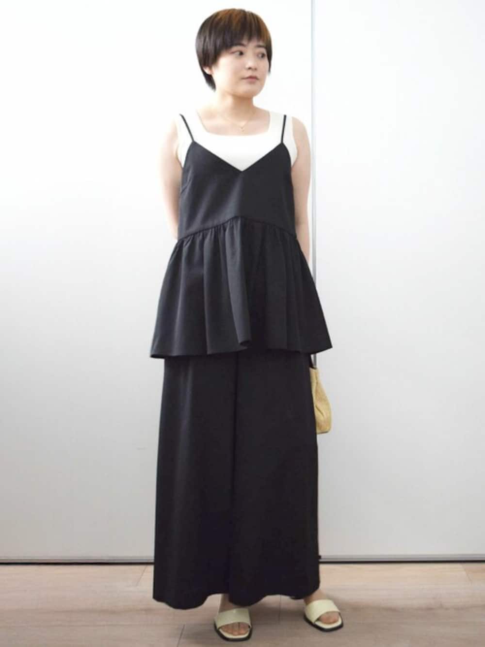 「セットアップ、大人カジュアル、ビスチェ、夏服、MK MICHEL KLEIN、MKミッシェルクラン」｜「MK MICHEL KLEINのドライリネンライクキャミソールビスチェ/洗える（キャミソール、ブラック系）」を使った、MKミッシェルクランさん（レディース・158cm）の春コーディネートの1枚目の写真