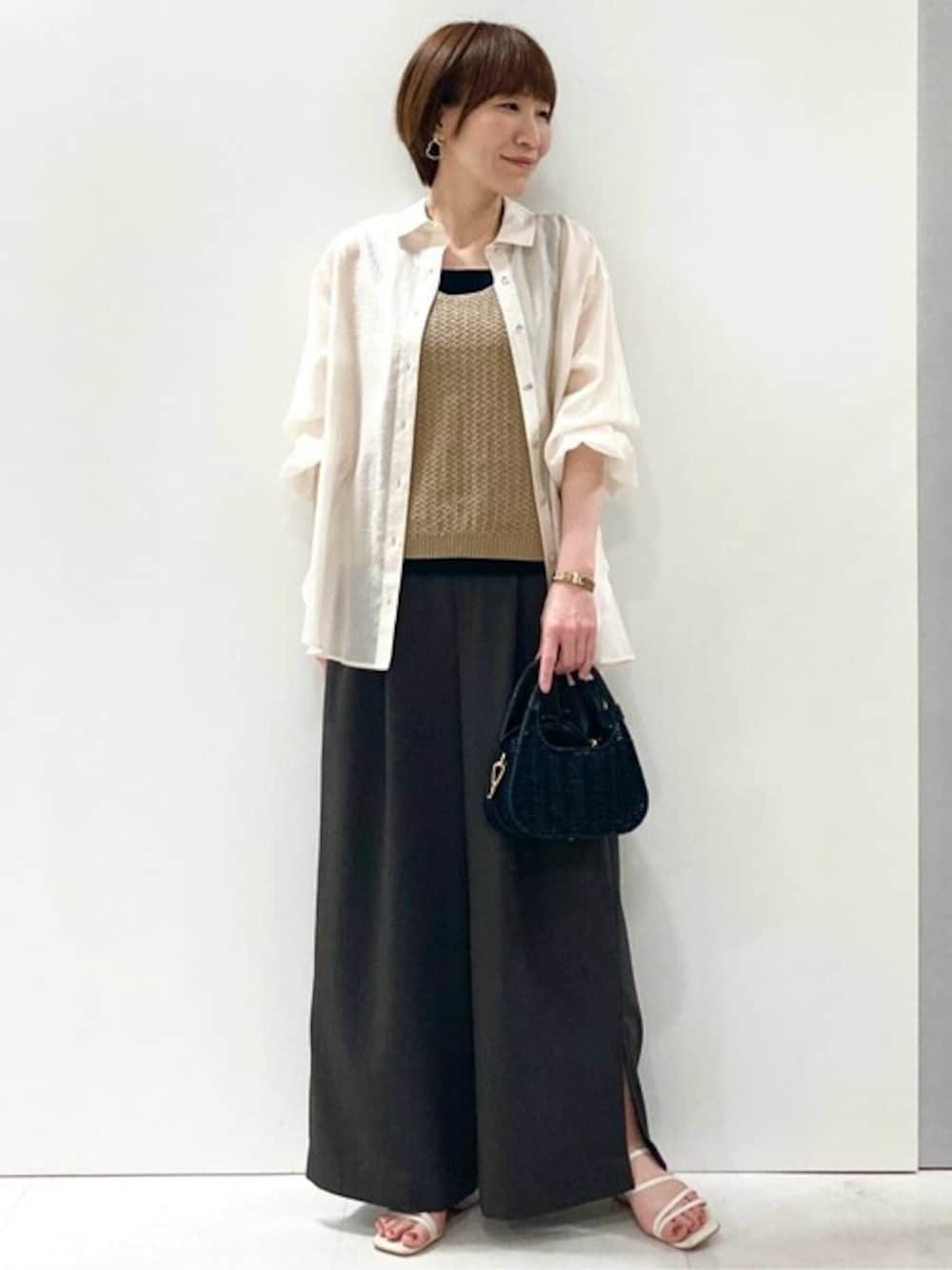 「シアーシャツ、夏服、MK MICHEL KLEIN、シアートップス、MKミッシェルクラン」｜「MK MICHEL KLEINのシアーシャツブラウス/洗える（シャツ/ブラウス、ホワイト系）」を使った、MKミッシェルクランさん（レディース・157cm）の夏コーディネートの1枚目の写真