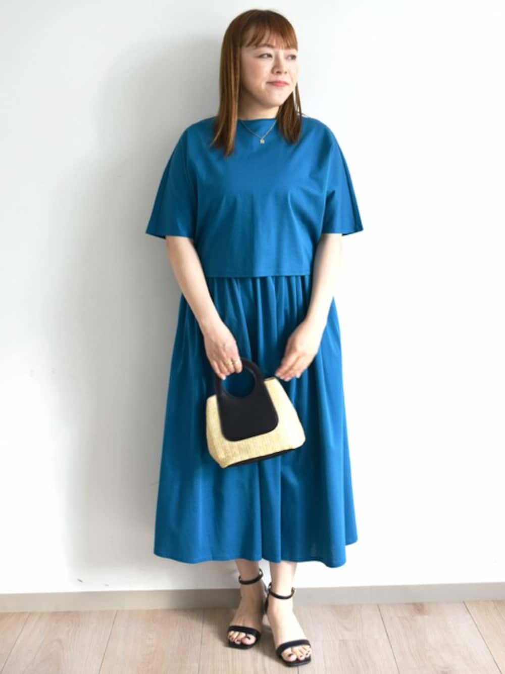 「ワンピース、セットアップ、クロップド丈、夏服、半袖、カットソーワンピース、MK MICHEL KLEIN、MKミッシェルクラン」｜「MK MICHEL KLEINのクロップド丈ドルマンスリーブカットソー/接触冷感/洗える（Tシャツ/カットソー、ブルー系）」を使った、MKミッシェルクランさん（レディース・157cm）の夏コーディネートの1枚目の写真