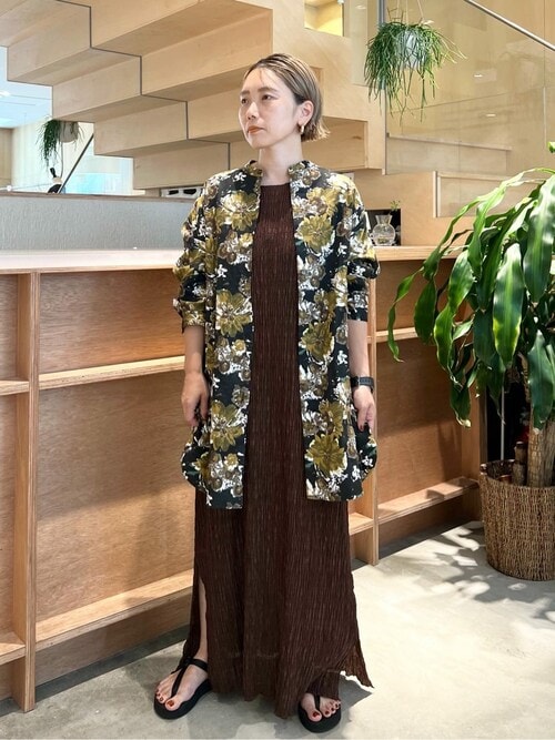 yuni（ユニ ）の「キュプラ ナイロン シャーリングワンピース