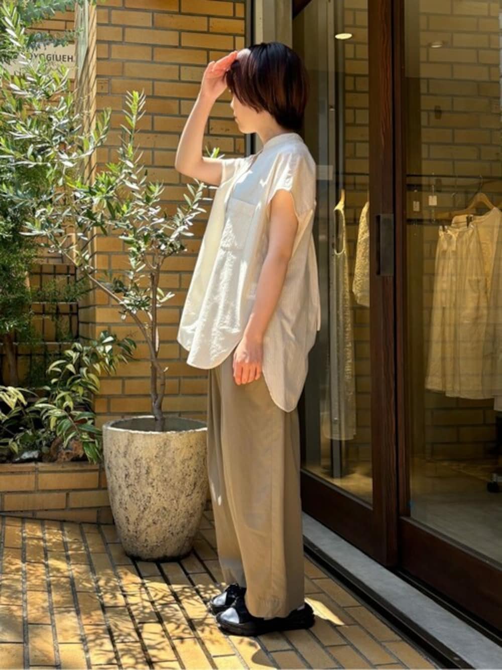 yuni 強撚コットンギャバゴムタックパンツ yuni（ユニ ）の「80/2強撚コットン ギャバゴムタックパンツ