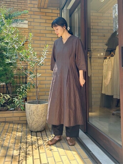 今月まで【新品未使用】yuni 60/1リネンVネックワイドワンピース　ブラック 60/1リネンVネックワイドワンピース ブラック〈新品未使用 タグ