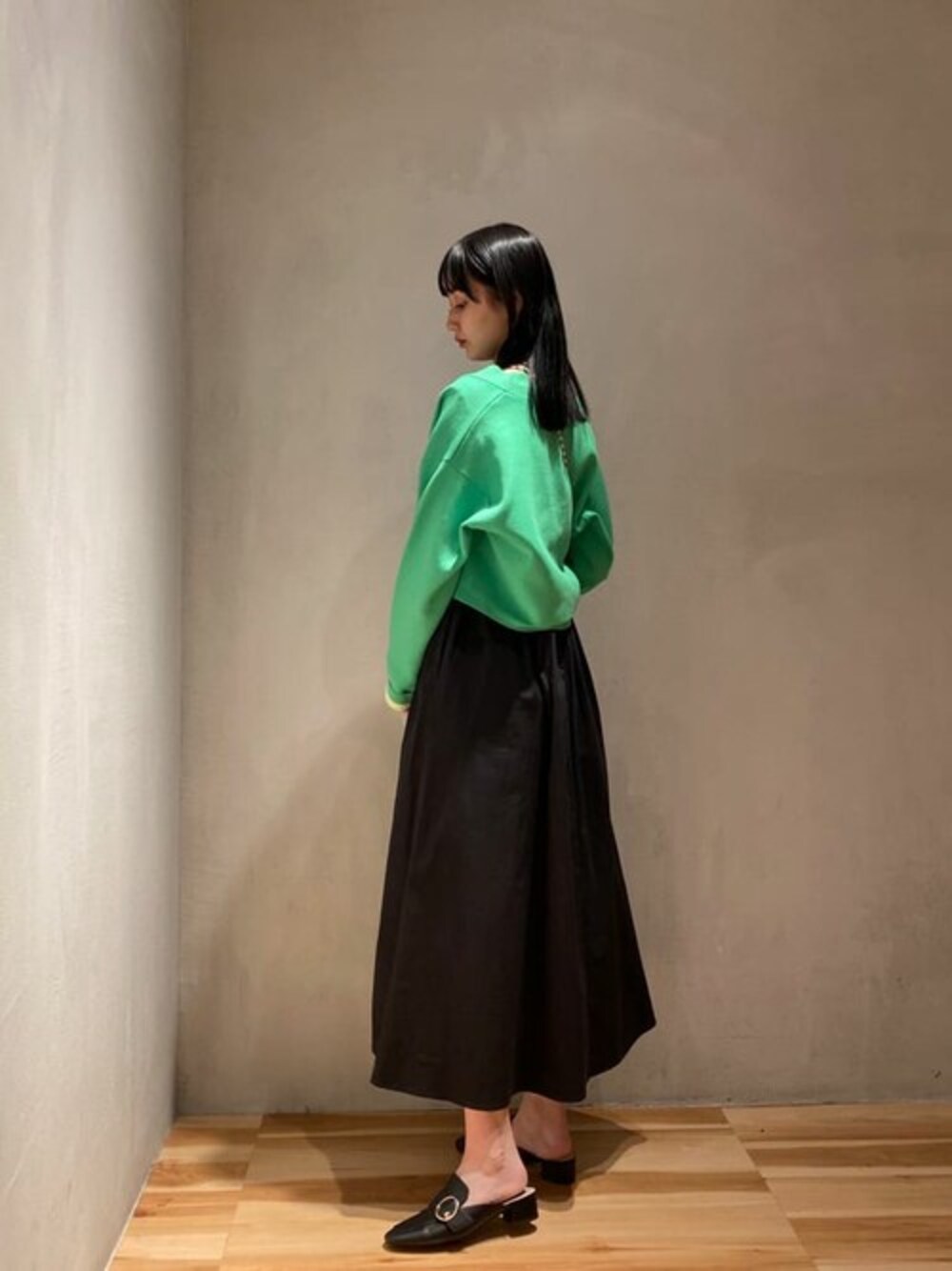 「#デート、#style、#outfit、#fashion、#春コーデ、#大人コーデ、#女子会、#ootd、#高身長、#カラーカーデ」｜「ELENDEEKのWフェイスショートカーディガン（カーディガン/ボレロ、グリーン系）」を使った、ELENDEEK STAFFさん（レディース・165cm）の冬コーディネートの1枚目の写真