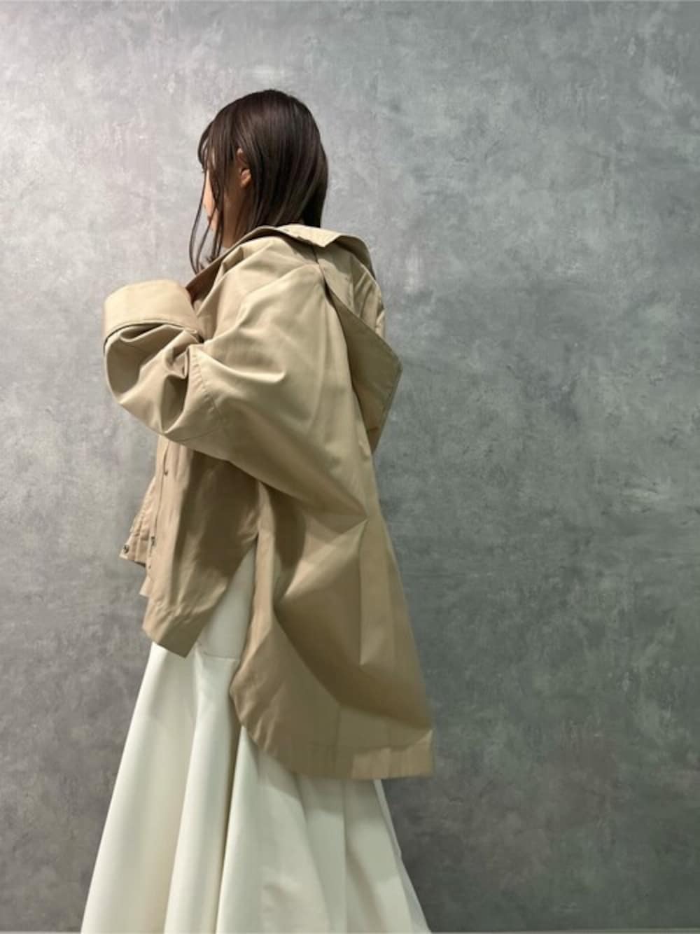 「大人カジュアル、fashion、大人コーデ、ootd、春コーデ、カジュアルコーデ、outfit、ELENDEEK、SPRING OUTER STYLE」｜「ELENDEEKのマテリアルミックスフレアヘムワンピース（ワンピース、ホワイト系）」を使った、ELENDEEK STAFFさん（レディース・153cm）の冬コーディネートの1枚目の写真