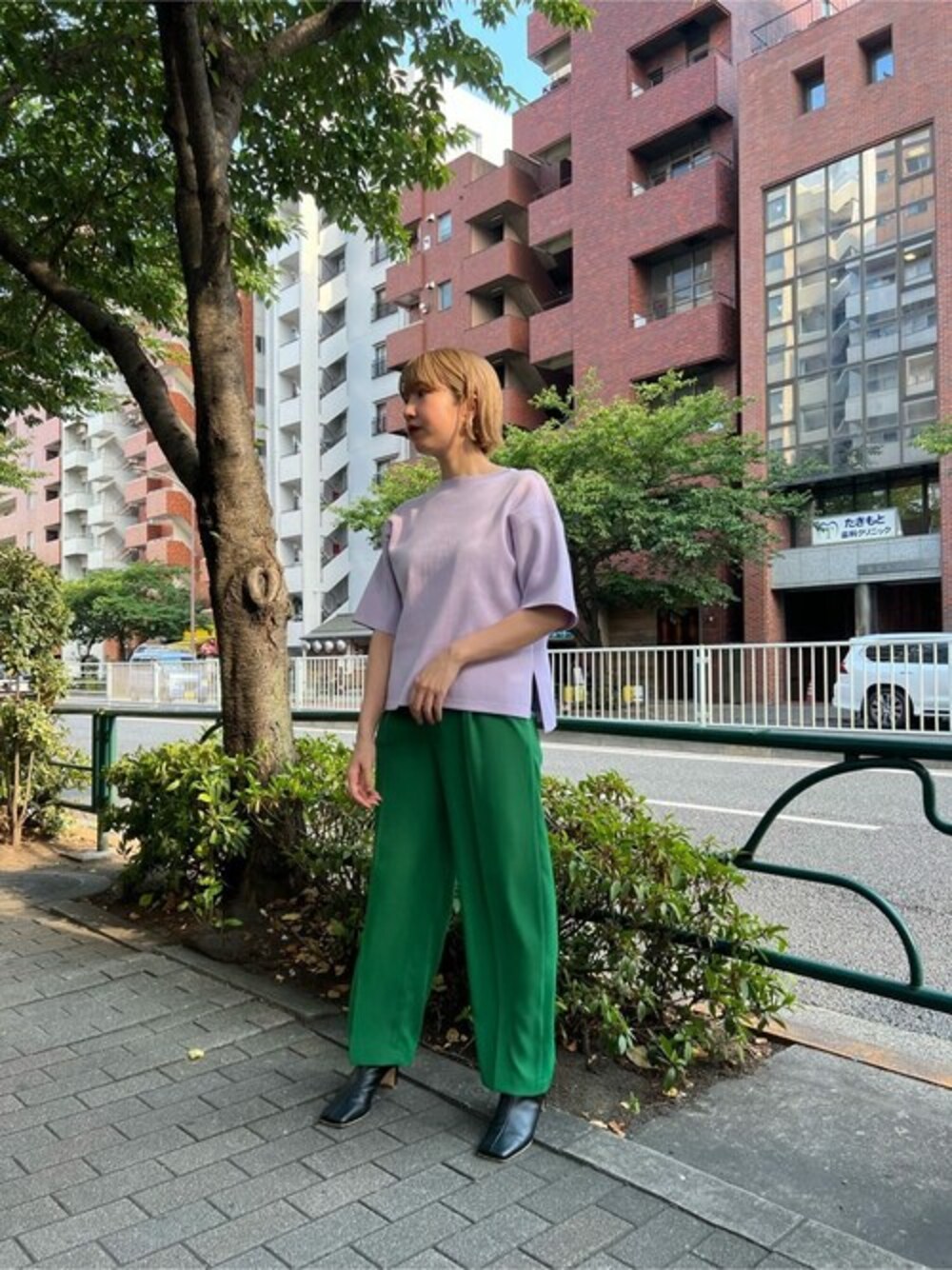 「ELENDEEK」｜「ELENDEEKのストレートワイドパンツ（その他パンツ、グリーン系）」を使った、ELENDEEK STAFFさん（レディース・162cm）の夏コーディネートの1枚目の写真