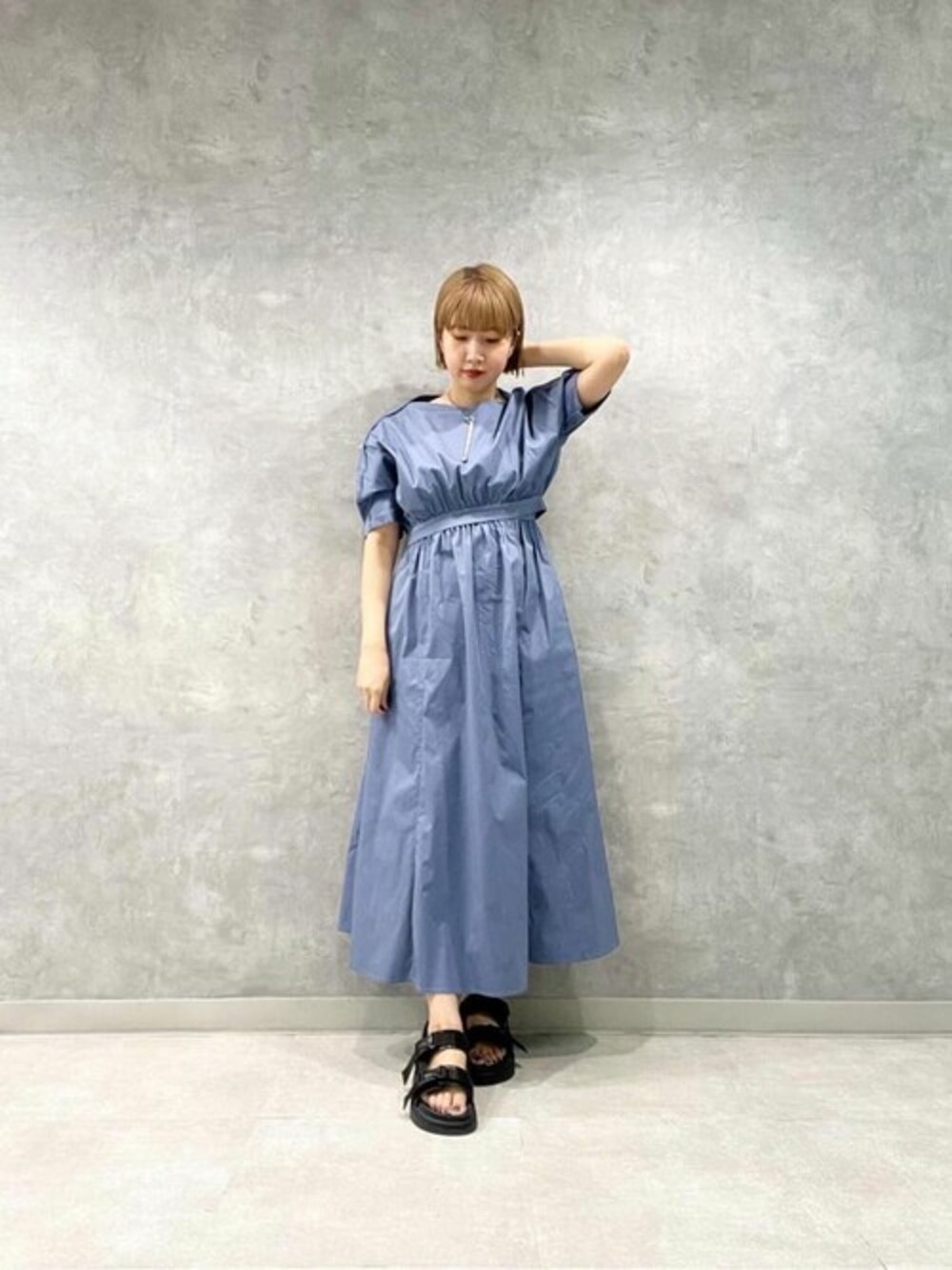 「ELENDEEK、カラー×コーデ」｜「ELENDEEKのSHORT TOPS & OP SET（ワンピース、ブルー系）」を使った、ELENDEEK STAFFさん（レディース・162cm）の夏コーディネートの1枚目の写真