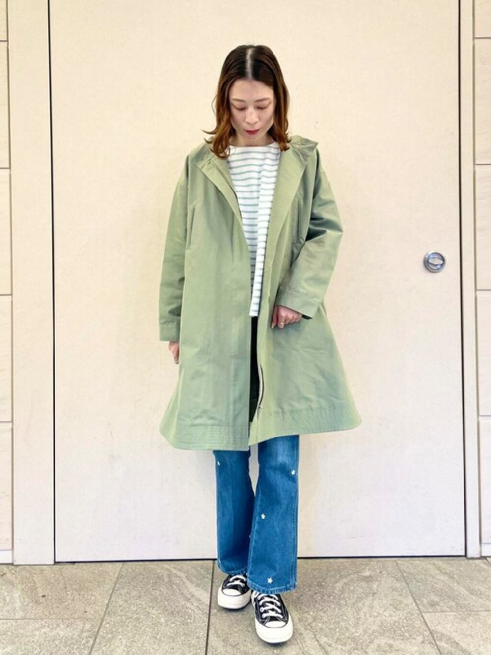 「アーバンリサーチ、URBAN RESEARCH、Sonny　Label、サニーレーベル」｜「WranglerのWrangler　FLARE JEAN（デニムパンツ、ブルー系）」を使った、SonnyLabel WOMENさん（レディース・164cm）の春コーディネートの1枚目の写真