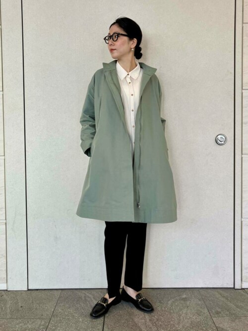 「アーバンリサーチ、URBAN RESEARCH、Sonny　Label、サニーレーベル」｜「URBAN RESEARCH Sonny Labelのシアーストライプオーバーシャツ（シャツ/ブラウス、ホワイト系）」を使った、SonnyLabel WOMENさん（レディース・168cm）の春コーディネートの1枚目の写真