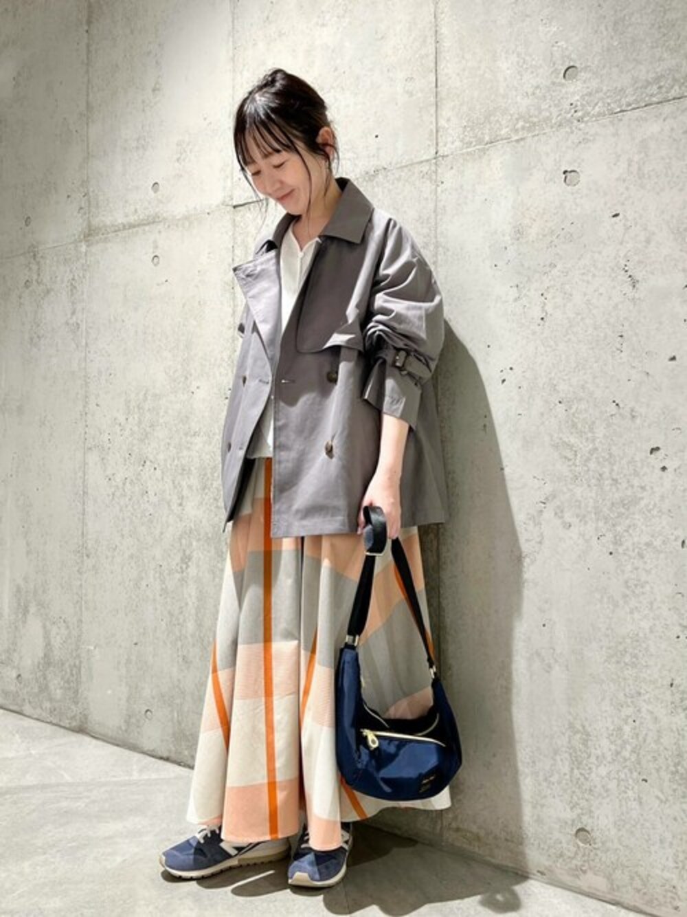 「アーバンリサーチ、リネン、休日コーデ、春カラー、URBAN RESEARCH、ママコーデ、Sonny　Label、サニーレーベル、骨格ストレート、イエベ春」｜「URBAN RESEARCH Sonny Labelのカラービッグチェックイージースカート（スカート、ベージュ系）」を使った、SonnyLabel WOMENさん（レディース・154cm）の春コーディネートの1枚目の写真