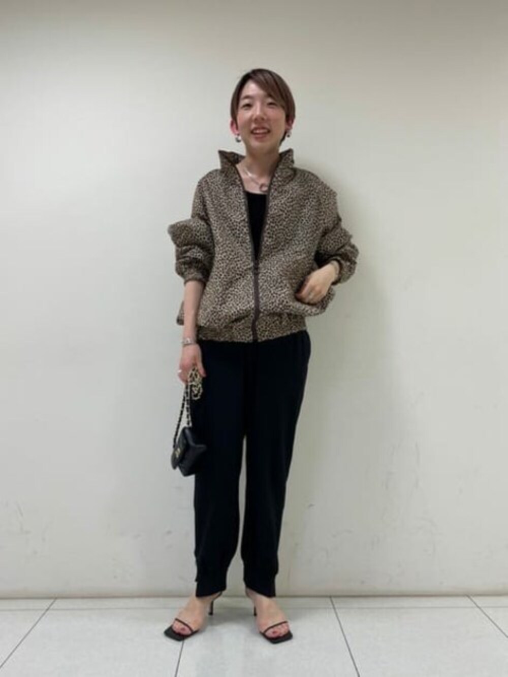 「＃モノトーン、#ヒョウ柄、＃休日スタイル、#カジュアル、#大人カジュアル、#リラックススタイル、#春コーデ、#おでかけ、#nolleys、#riemiller#リエミラー」｜「fredy emueのリブタンクトップ（タンクトップ、ブラック系）」を使った、NOLLEY'Sさん（レディース・160cm）の春コーディネートの1枚目の写真