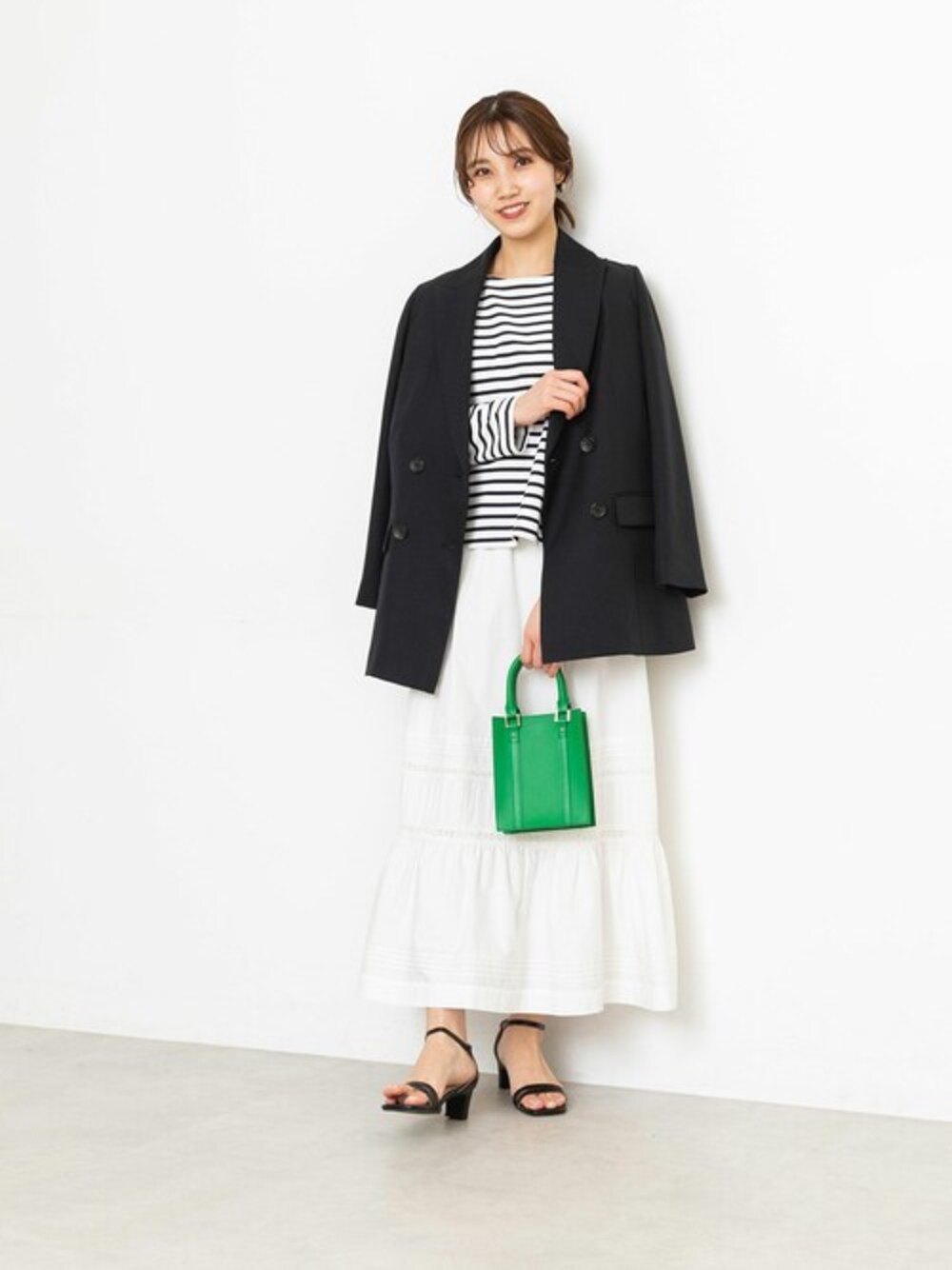 「グリーン、マリン、きれいめカジュアル、ボーダートップス、ジャケットスタイル、NATURAL BEAUTY BASIC、ナチュラルビューティーベーシック、NBB」｜「NATURAL BEAUTY BASICのシャークスキンダブルジャケット（テーラードジャケット、ブルー系）」を使った、NBB STAFF16さん（レディース・165cm）の冬コーディネートの1枚目の写真