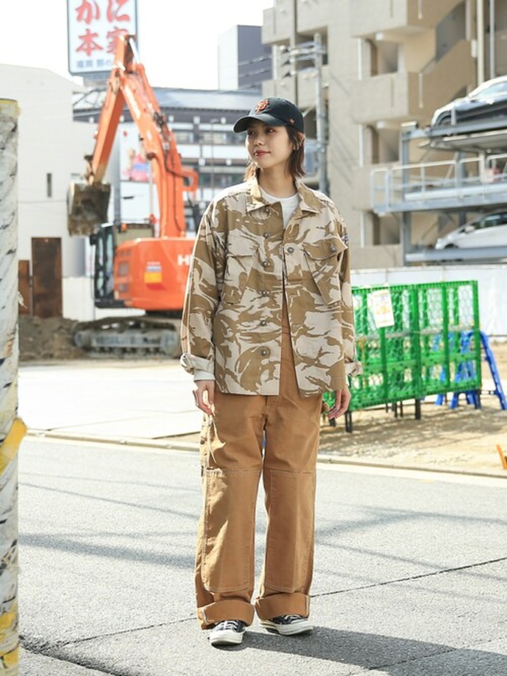 SEMI COUTURE 異素材リメイクミリタリージャケット 大きいサイズ ブラック×ゴールドが魅力のモードなレイヤードコーデ HARE 異