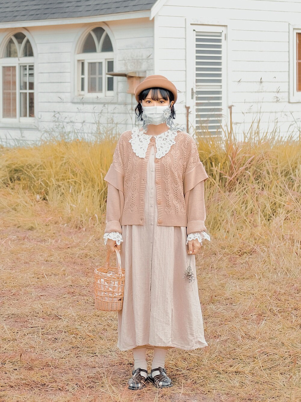 「Samansa Mos2、ehka sopo、studio clip」｜「ehka sopoの透かし編みクルーカーディガン（カーディガン/ボレロ、ベージュ系）」を使った、33🇹🇼さん（レディース・161cm）の秋コーディネートの1枚目の写真