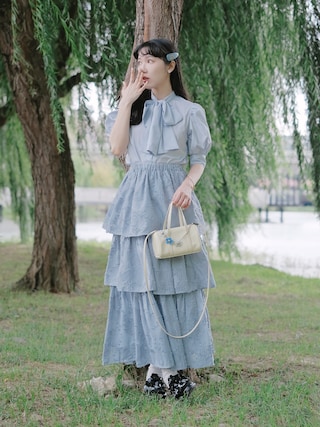 【コーデのアクセントに】Miu Miu ヘアクリップ 大人可愛い 洗練 憧れのMIU MIUをゲットしたいならこれはどう？さっと留めるだけ