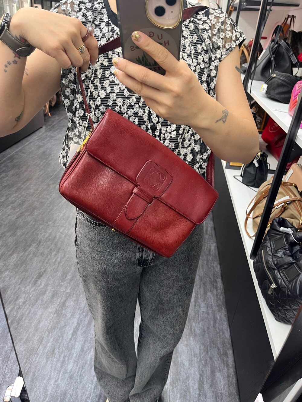 「古着MIX」｜「LOEWEのアイテム（バッグ、レッド系）」を使った、Mさん（骨格ストレート・レディース・161cm）の夏コーディネートの1枚目の写真