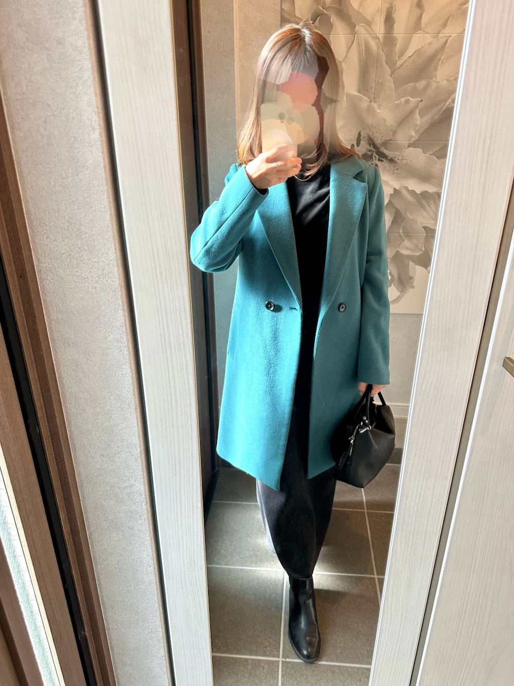 「A part byのアイテム（チェスターコート、ブルー系）」を使った、mayさん（骨格ストレート・レディース・157cm）の冬コーディネートの1枚目の写真