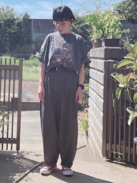 「スラックス」｜「アイテム（スニーカー）」を使った、NANAEさん（レディース・155cm）の秋コーディネート