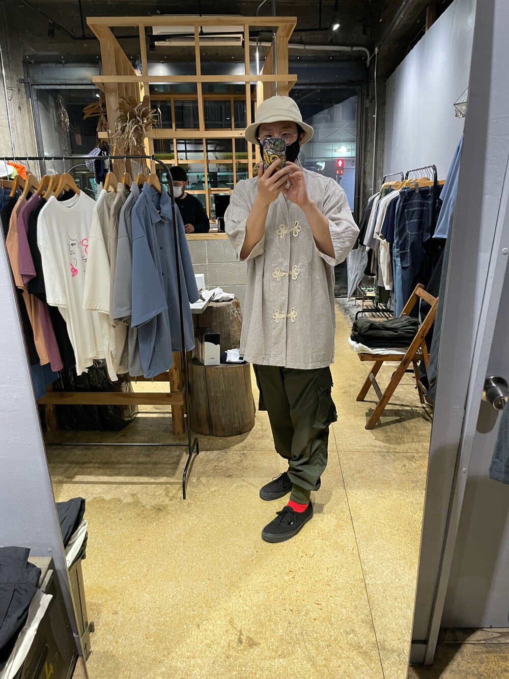 「浜松、夏コーデ、おしゃれさんと繋がりたい、チャイナシャツ、スリーピングシャツ」｜「Nothing specialのアイテム（ハット、ホワイト系）」を使った、じゅんさん（メンズ・172cm）の夏コーディネートの1枚目の写真