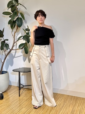 「Whim Gazette（ウィムガゼット）のサスペンダーチノパンツ（チノパンツ、ホワイト系）」を使った、aya_muto610さん（レディース・165cm）の春コーディネート