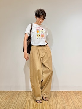 「Whim Gazette（ウィムガゼット）の【UNFORTUNATE PORTRAIT】別注WHIM CROP TEE（Tシャツ/カットソー、ホワイト系）」を使った、aya_muto610さん（レディース・165cm）の春コーディネート