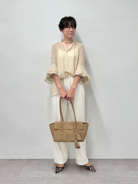 「Whim Gazette（ウィムガゼット）の【インフルエンサーコラボ】ジョーゼット側章パンツ（その他パンツ、ホワイト系）」を使った、aya_muto610さん（レディース・165cm）の夏コーディネート