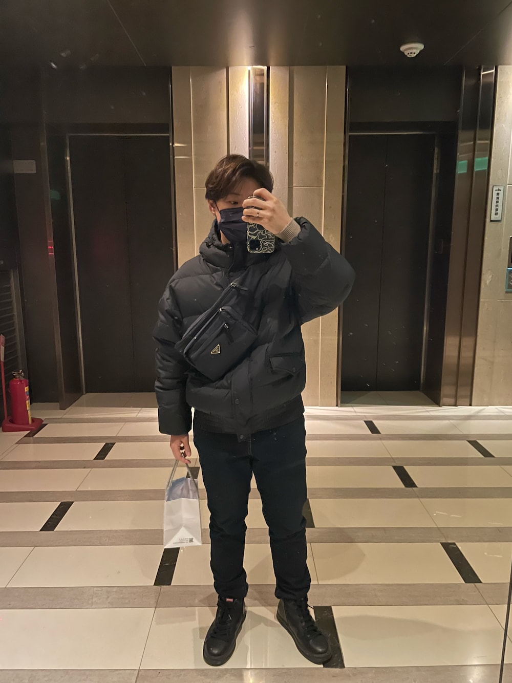 PRADA ボディーバッグ，ウエストポーチ PRADA ブラック ボディバッグ・ウエストポーチ - メルカリ