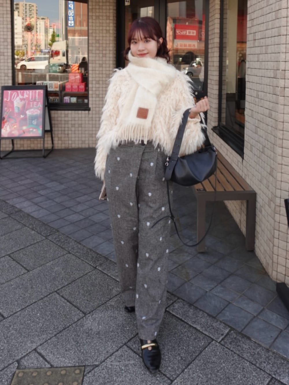 LOEWEのマフラーを使った人気ファッションコーディネート（年齢：25歳