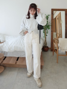 「NOTREemor（ノートルエモア）のvolume tuck off shoulder trainer（スウェット、グレー系）」を使った、ねっしー.さん（レディース・159cm）の春コーディネート