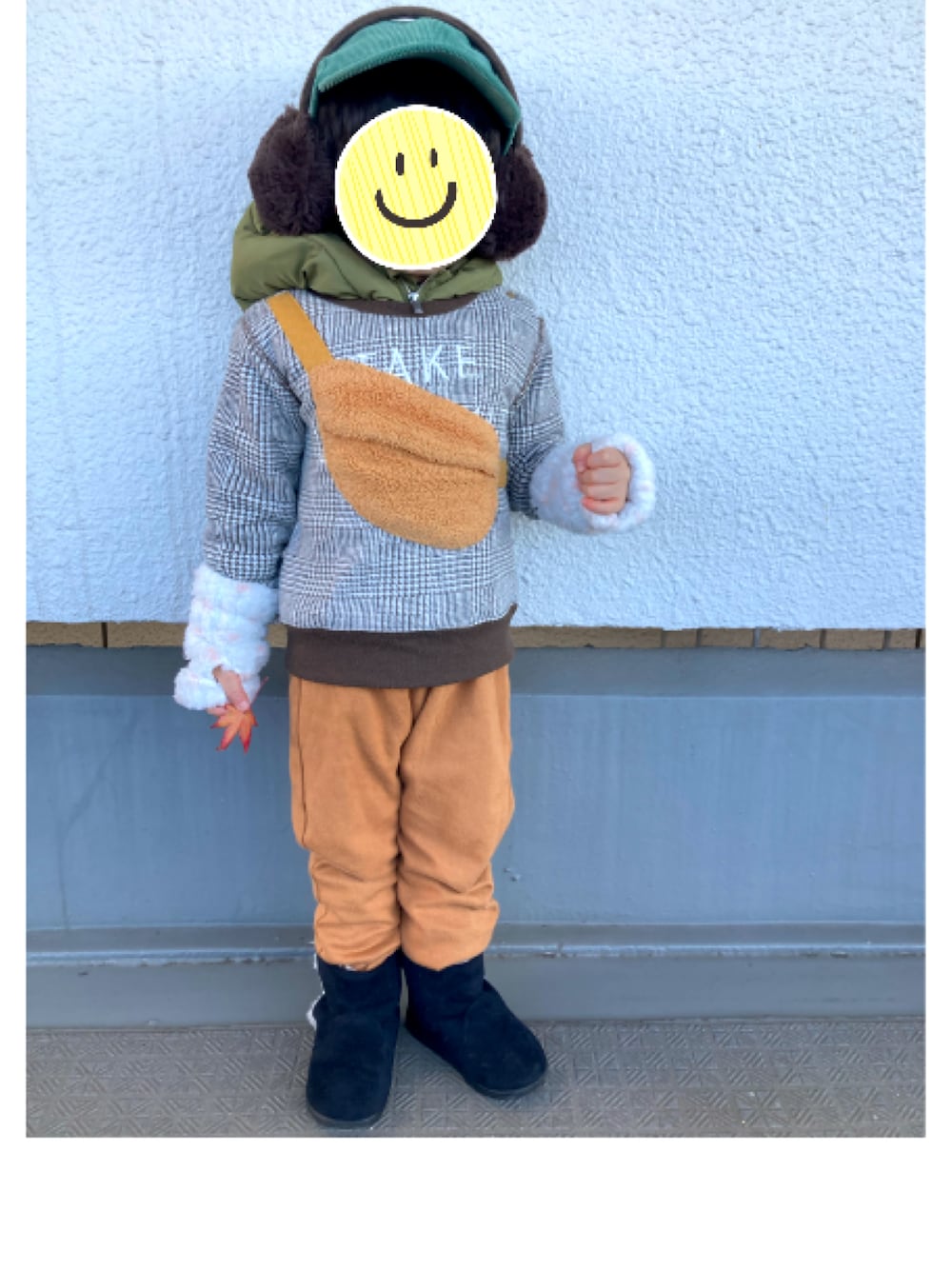 「サロペット、着回しコーデ、むすこーで、あしもと親子、後ろ姿、ポケットにはラムネ、ブーツ、チェック、イヤーマフ、キャップ、アームウォーマー、願い事」｜「#後ろ姿のアイテム（その他、その他）」を使った、atuさん（キッズ・90cm）の冬コーディネートの1枚目の写真