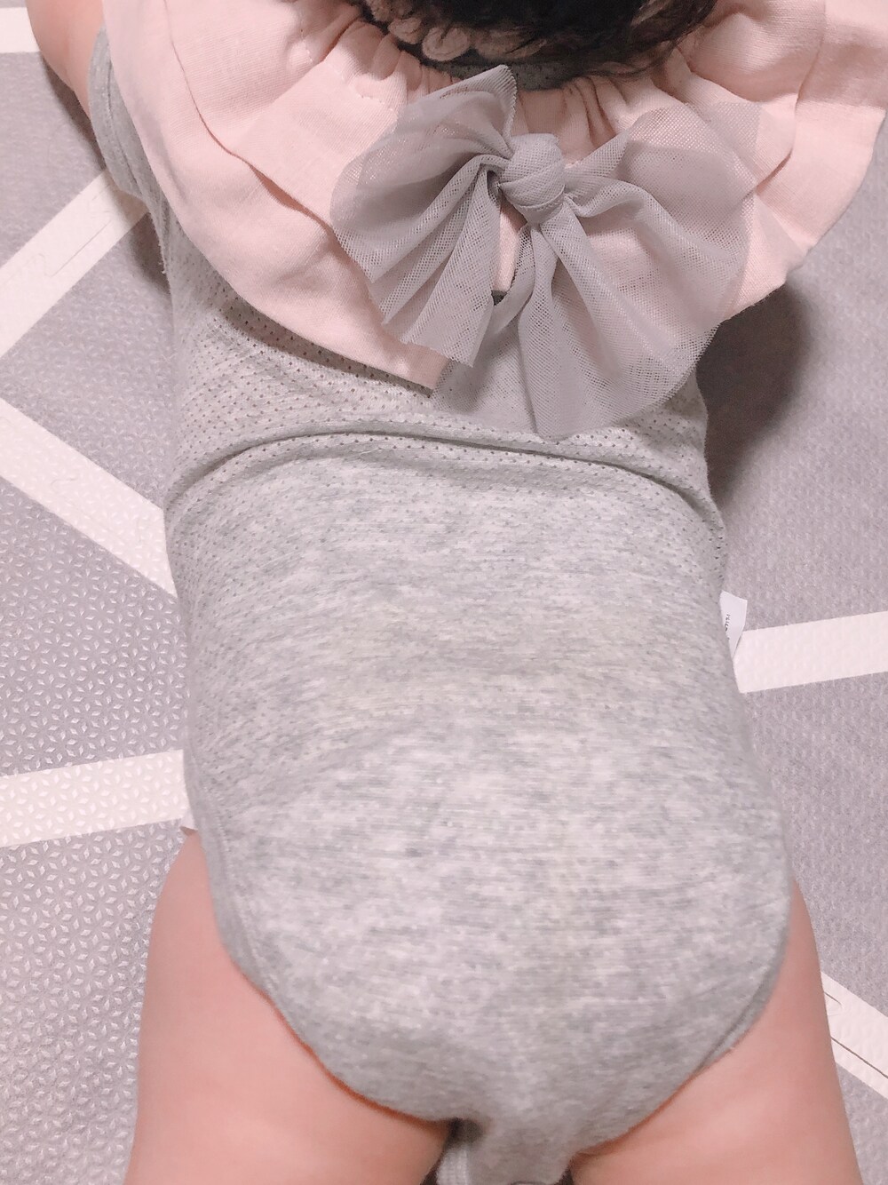 「minneのアイテム（スタイ/よだれかけ、ピンク系）」を使った、あんずさん（キッズ・80cm）の秋コーディネートの1枚目の写真