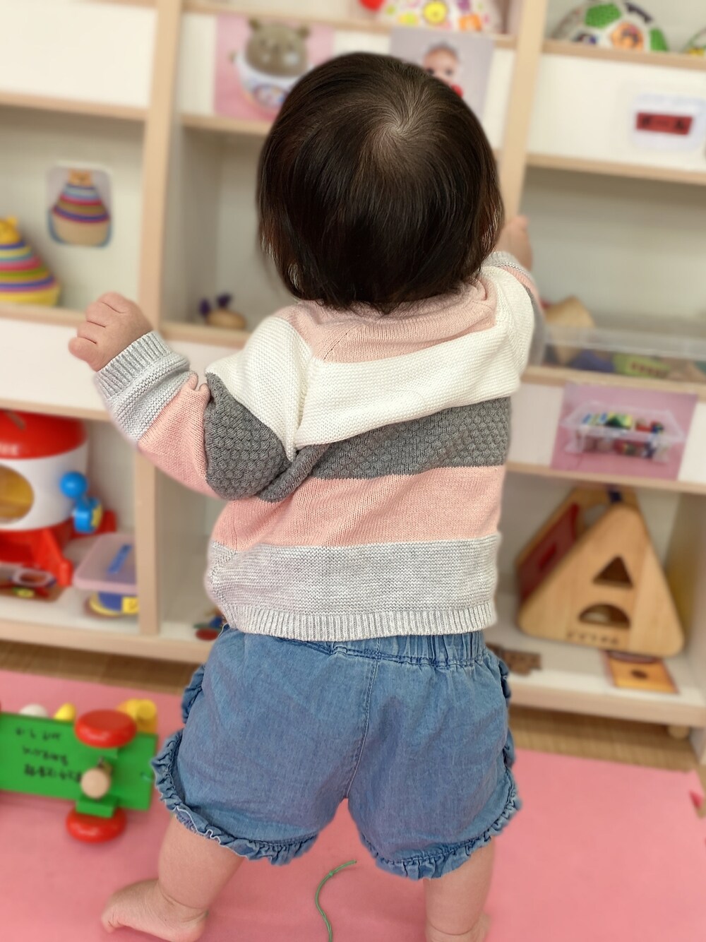 「普段着」｜「西松屋のアイテム（デニムパンツ、ブルー系）」を使った、あんずさん（キッズ・80cm）の秋コーディネートの1枚目の写真