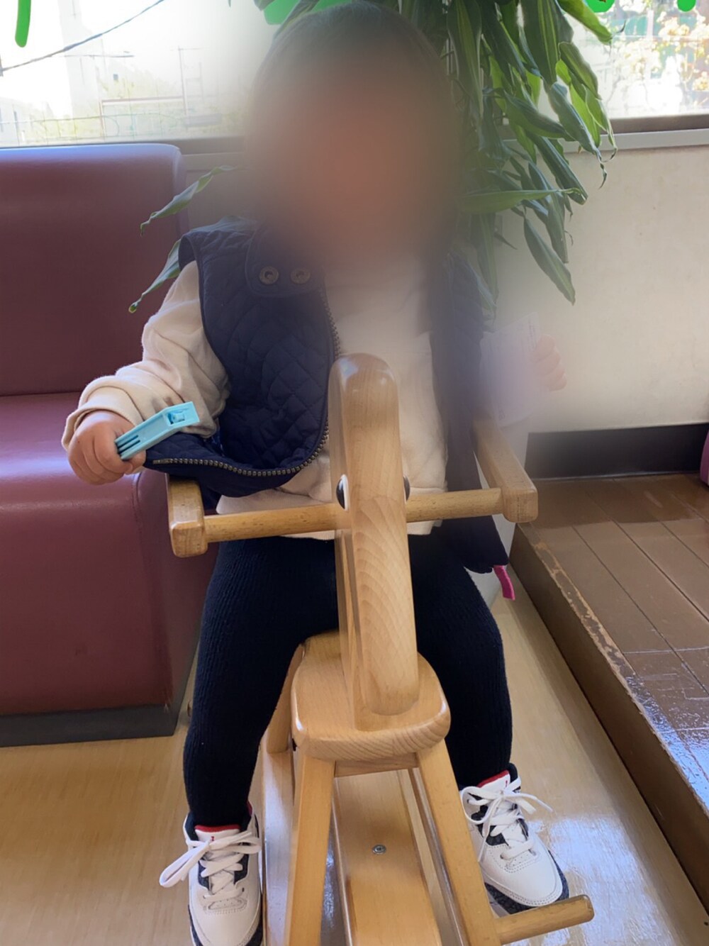 「babyGAPのアイテム（タイツ/ストッキング、グレー系）」を使った、あんずさん（キッズ・80cm）の秋コーディネートの1枚目の写真