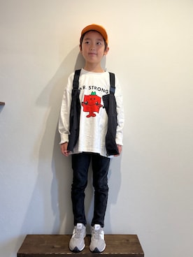 「アイテム（デニムパンツ、ブラック系）」を使った、tiinさん（キッズ・125cm）の春コーディネート
